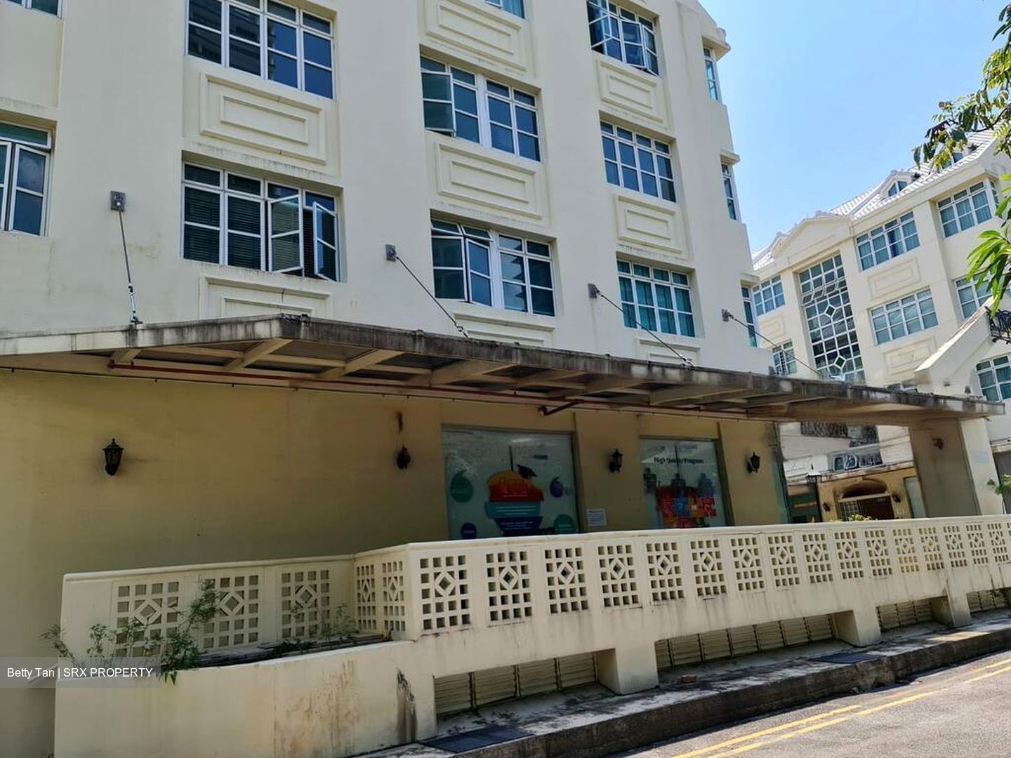 Kingston Terrace (D14), Retail #479198281